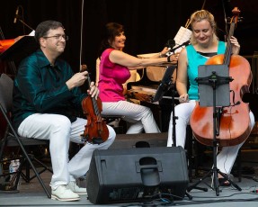 Ensemble Vivant Live in Concert Tribute to Rick Wilkins: Music at Fieldcote on Sunday, August 11, 2019. L to R:  Corey Gemmell, violin; Catherine Wilson, piano; Sybil Shanahan, cello. Photo by Ted Buck