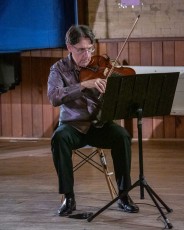 Ensemble Vivant: Live Virtual Concert, November 15, 2020 at St. George By The Grange in Toronto:  Norman Hathaway, viola
Photo by Linda Schettle 